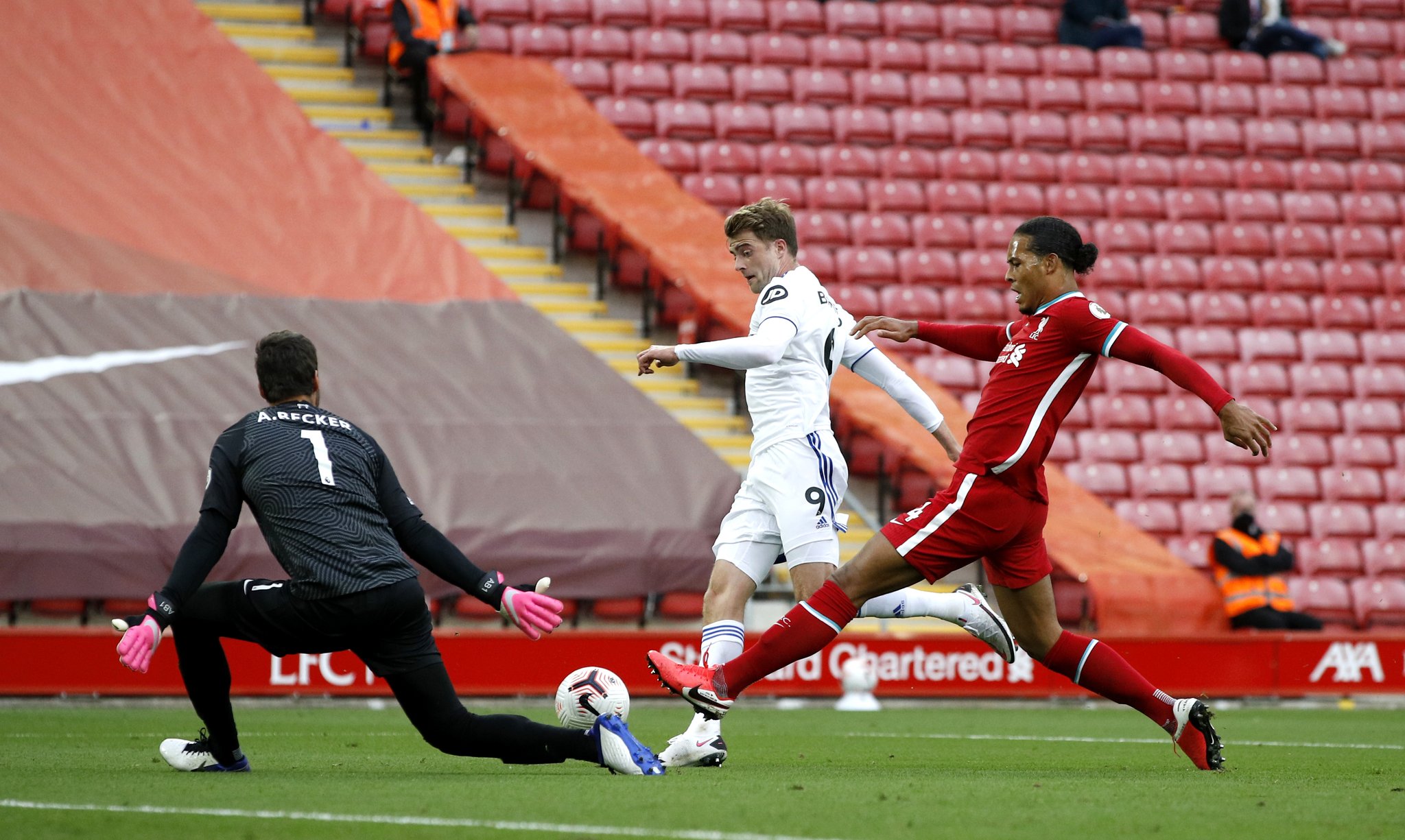 随着赛季接 随着赛季接